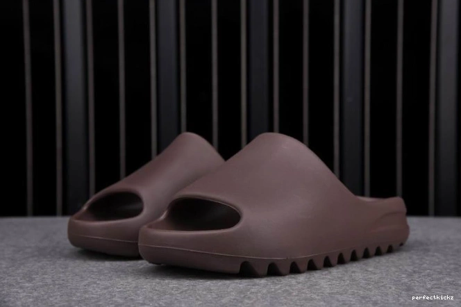 G55495 Yeezy Adidas Soot Slide 0717
